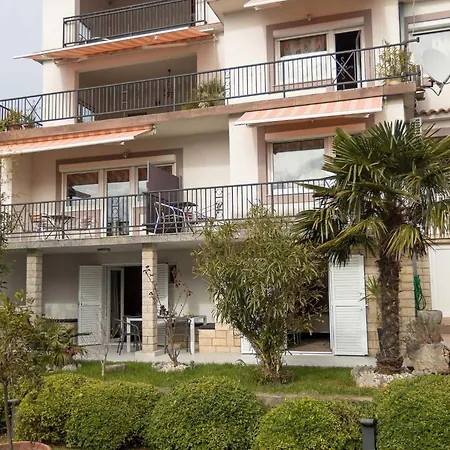 Beachfront With Sea View - Classic With Sea View Appartamento